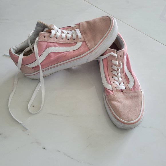 Pink Van's - Picture 2 of 5